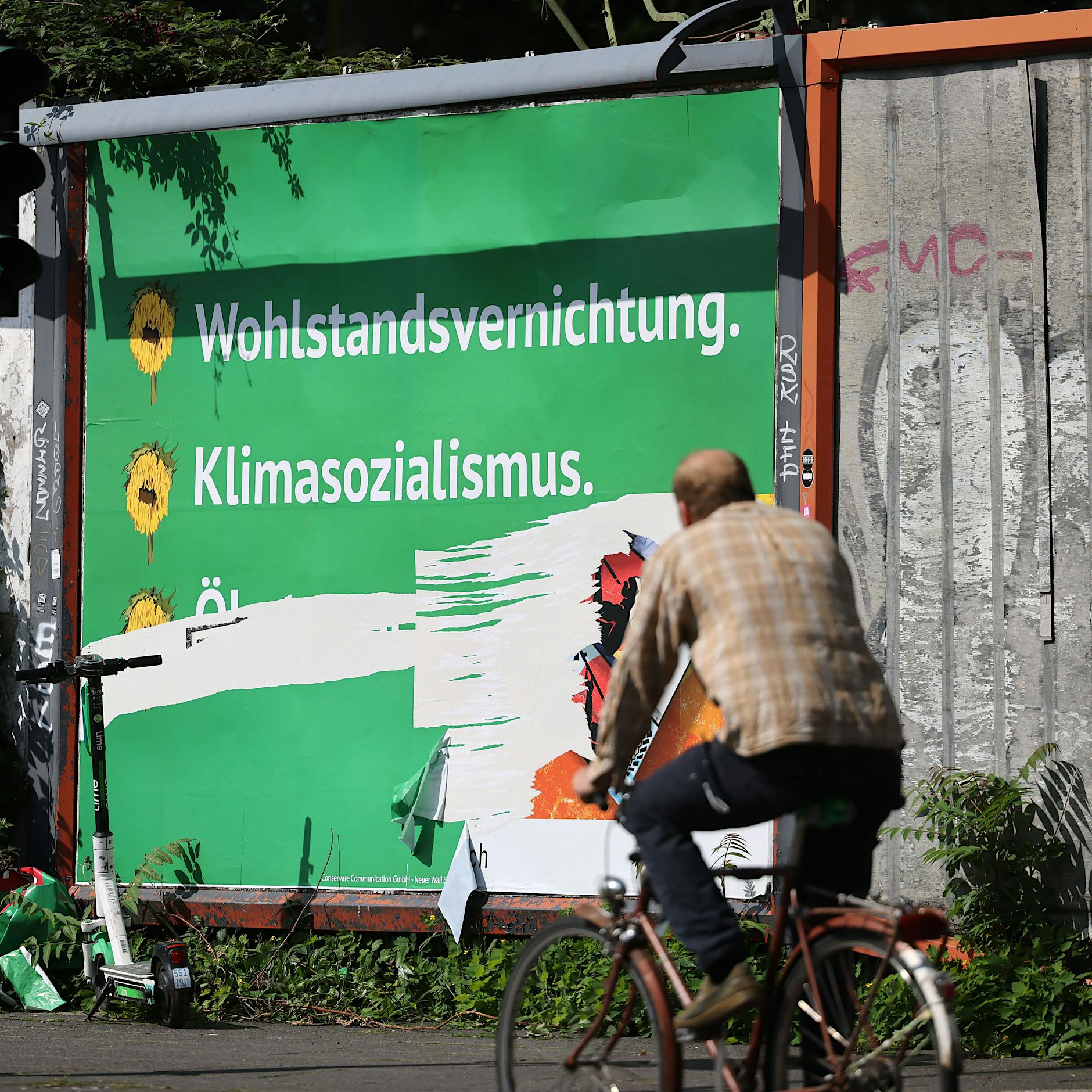 Who's behind the anti-Green ad campaign?