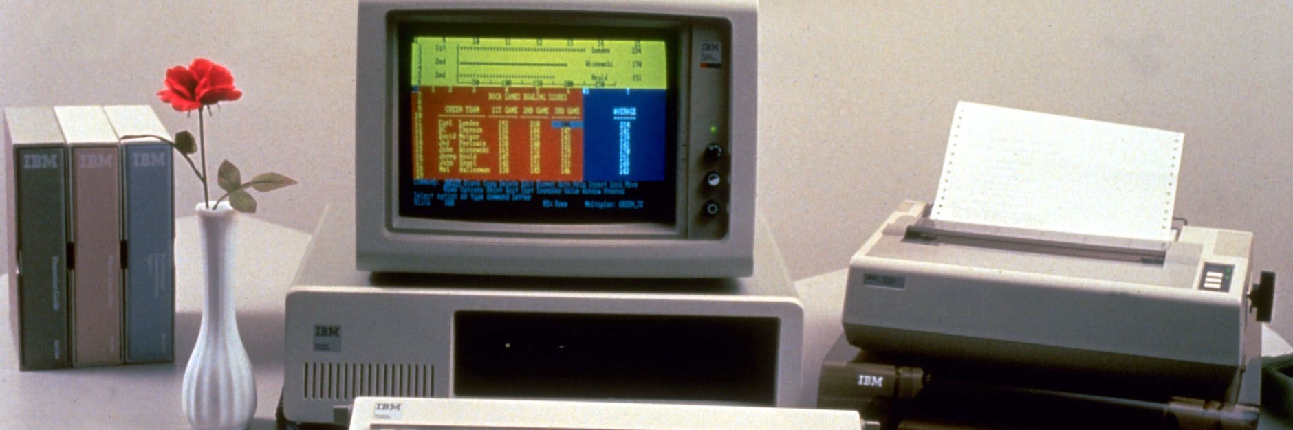 Das ist er, der erste Personalcomputer von IBM. Vor 40 Jahren startete IBM mit seinem ersten Personal Computer eine neue Ära in der Technik-Geschichte.