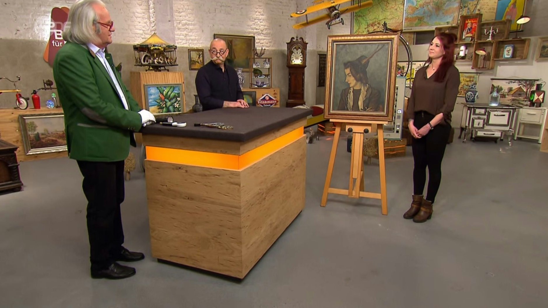 „Bares für Rares“-Experte Albert Maier gibt einen unfassbaren Schätzwert für das Gemälde an.