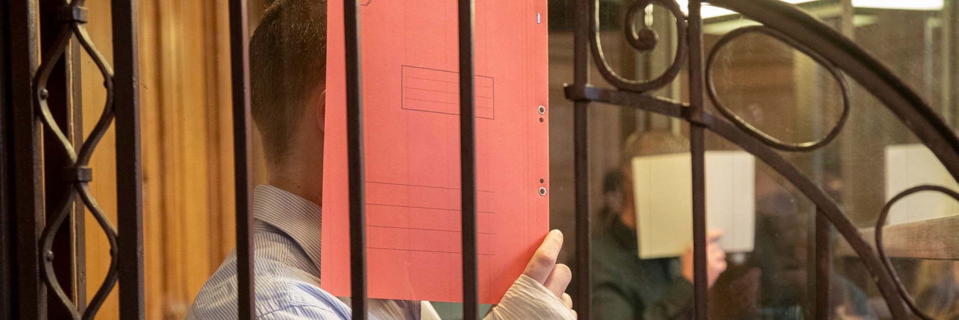 Einer der Angeklagten vor Gericht.<br>