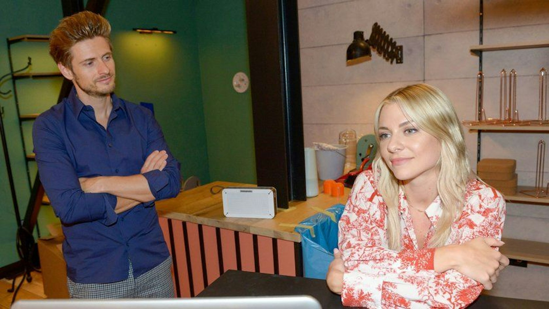 Was geht da zwischen&nbsp;Valentina Pahde als Sunny und Jörn Schlönvoigt als Dr. Philip Höfer bei „Gute Zeiten, schlechte Zeiten“?