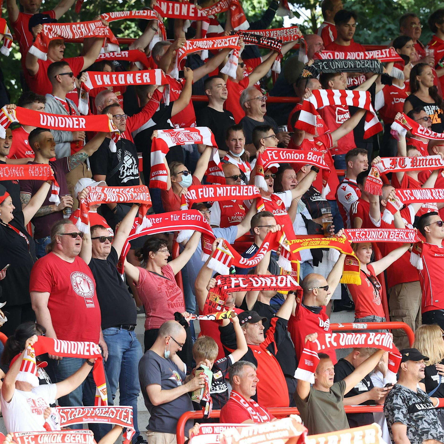 Fußball vor Tausenden Zuschauern: Es braucht einen Konsens der Achtsamkeit