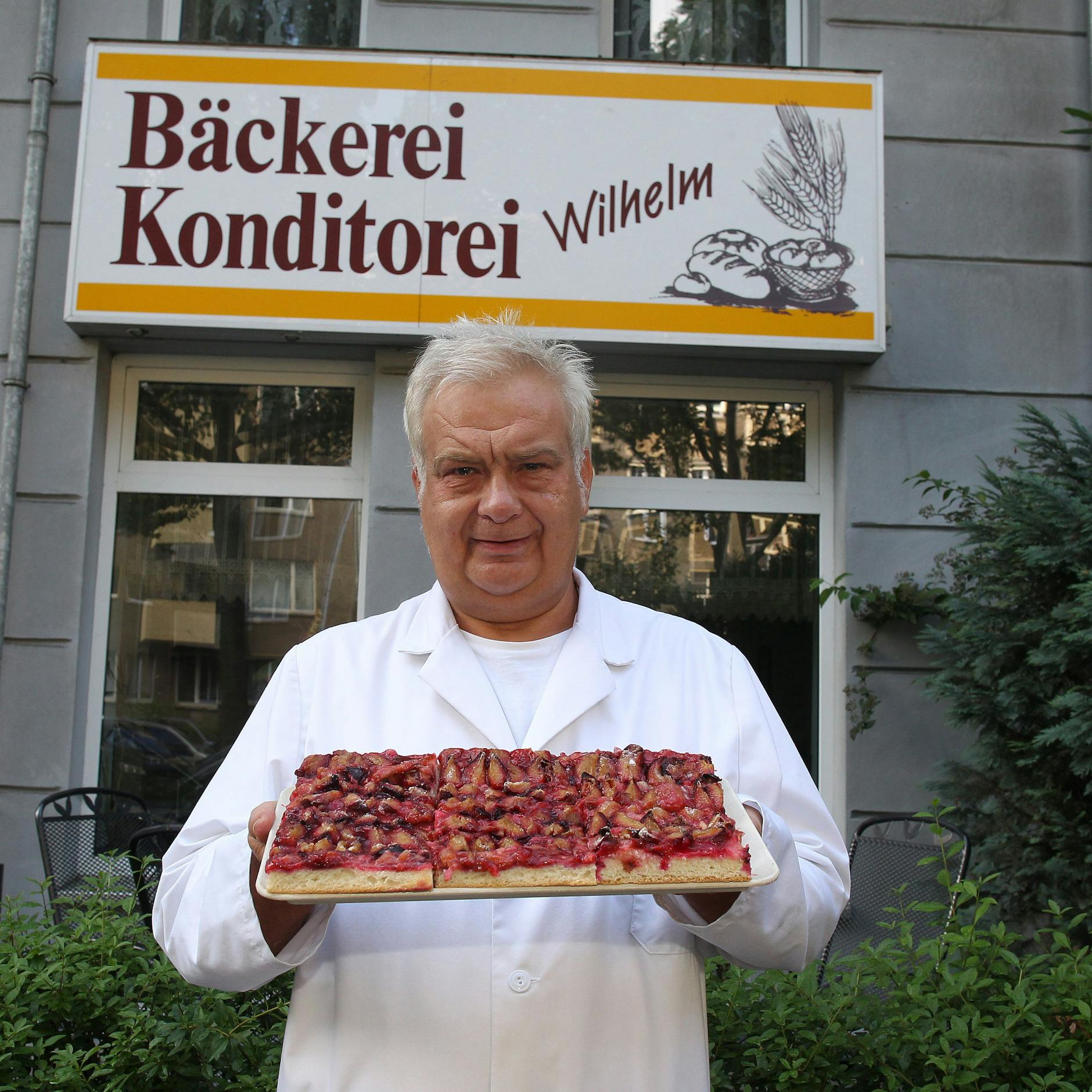 Michael Wilhelm und sein Pflaumenkuchen. Fünf Sterne von fünf möglichen.