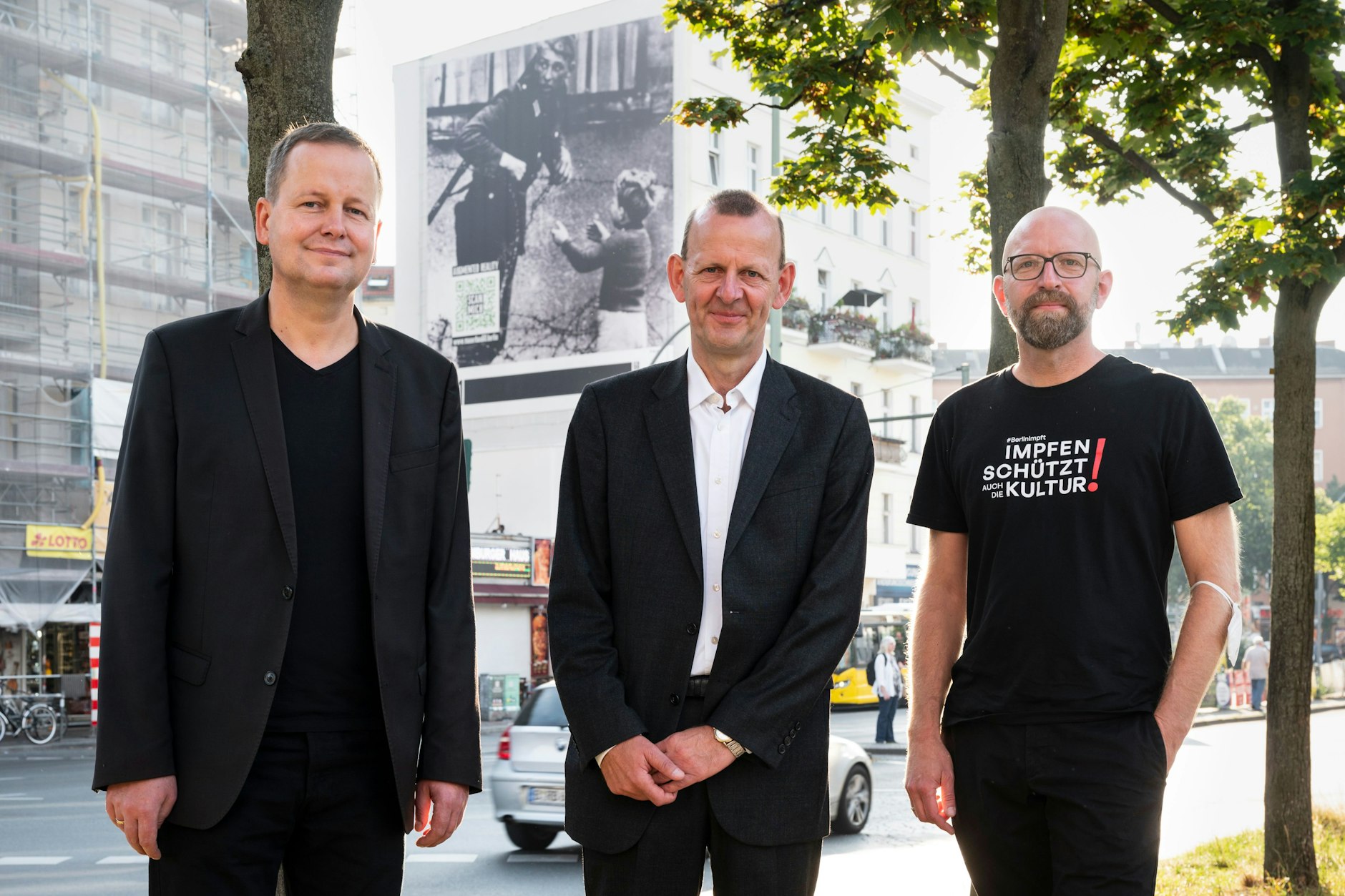Klaus Lederer, Axel Klausmeier and Moritz van Dülmen (from left) at Hermannplatz.