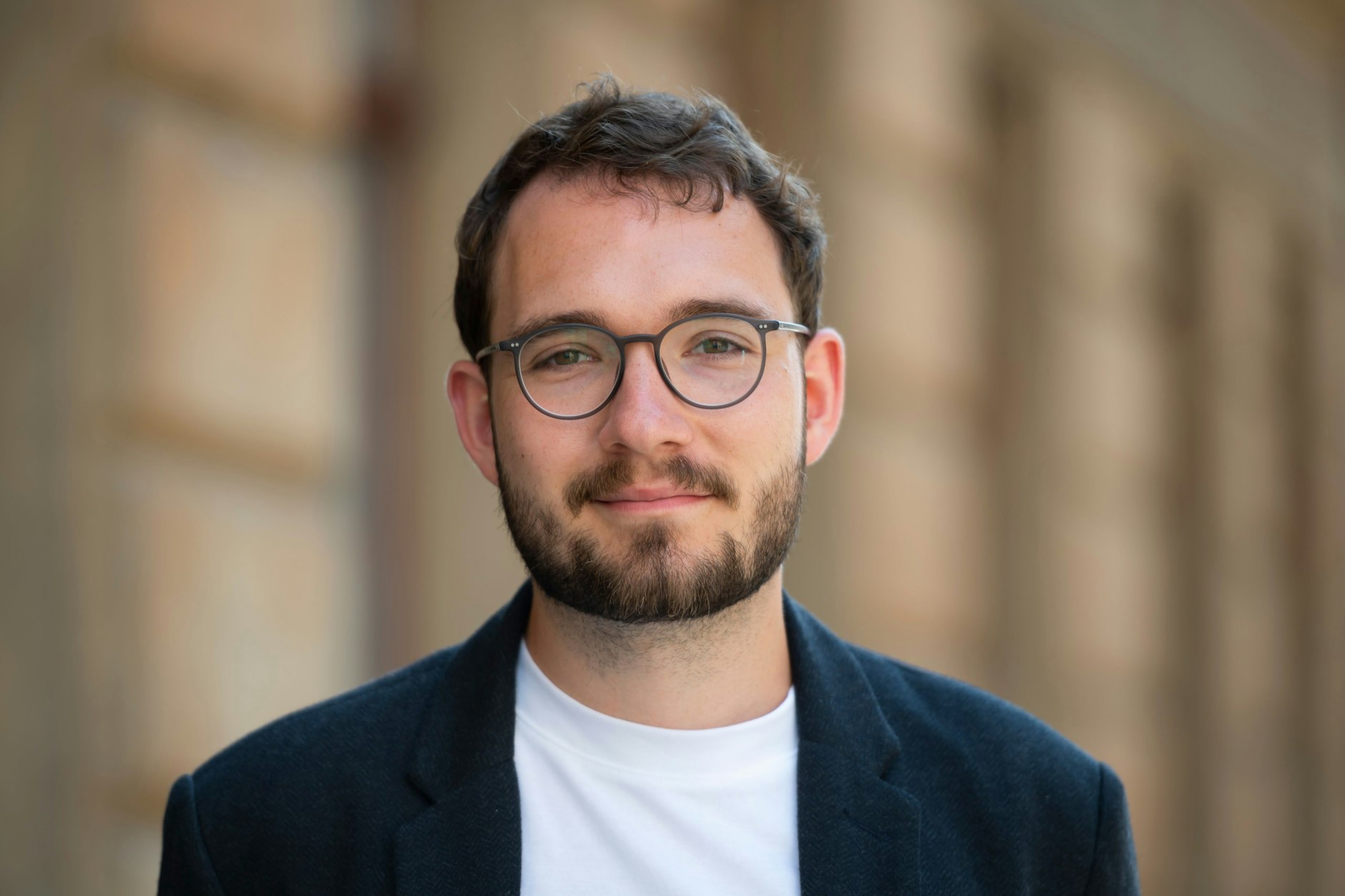 Der Autor und Schriftsteller Lukas Rietzschel bei einem Fototermin in seinem Wohnort Görlitz.