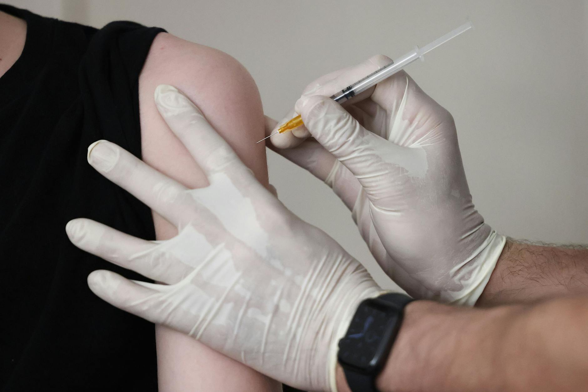 Die Impfung von Kindern und Jugendlichen zwischen zwölf und 16 Jahren wird derzeit von der Stiko noch nicht generell empfohlen.