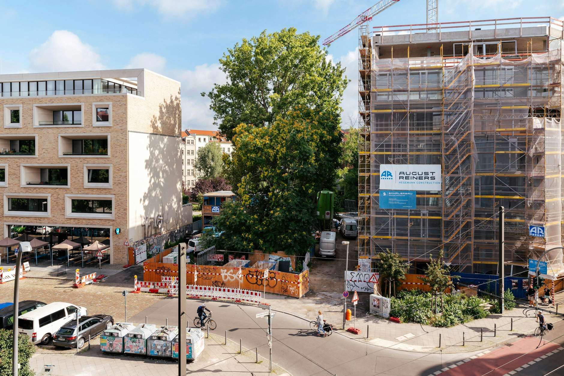 Blick auf die illustre Baulücke der Ackerstraße 28 in Berlin-Mitte