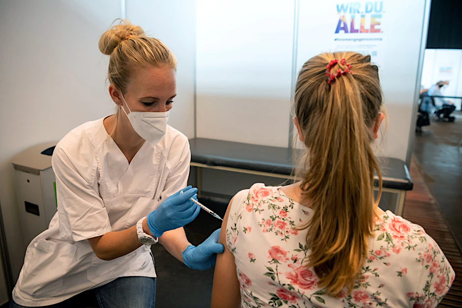 Die 15-jährige Clara wird gegen Corona geimpft.&nbsp;