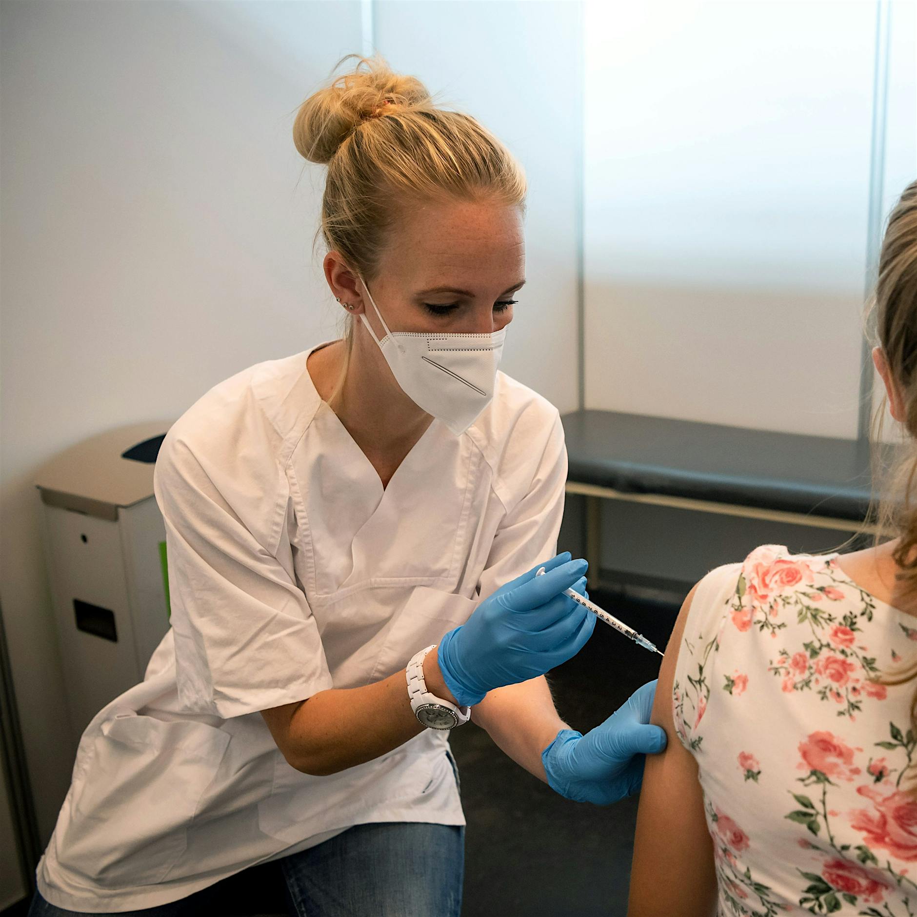 Impf-Druck auf Kinder: Die Kritik von Eltern an Senatorin Kalayci ebbt nicht ab