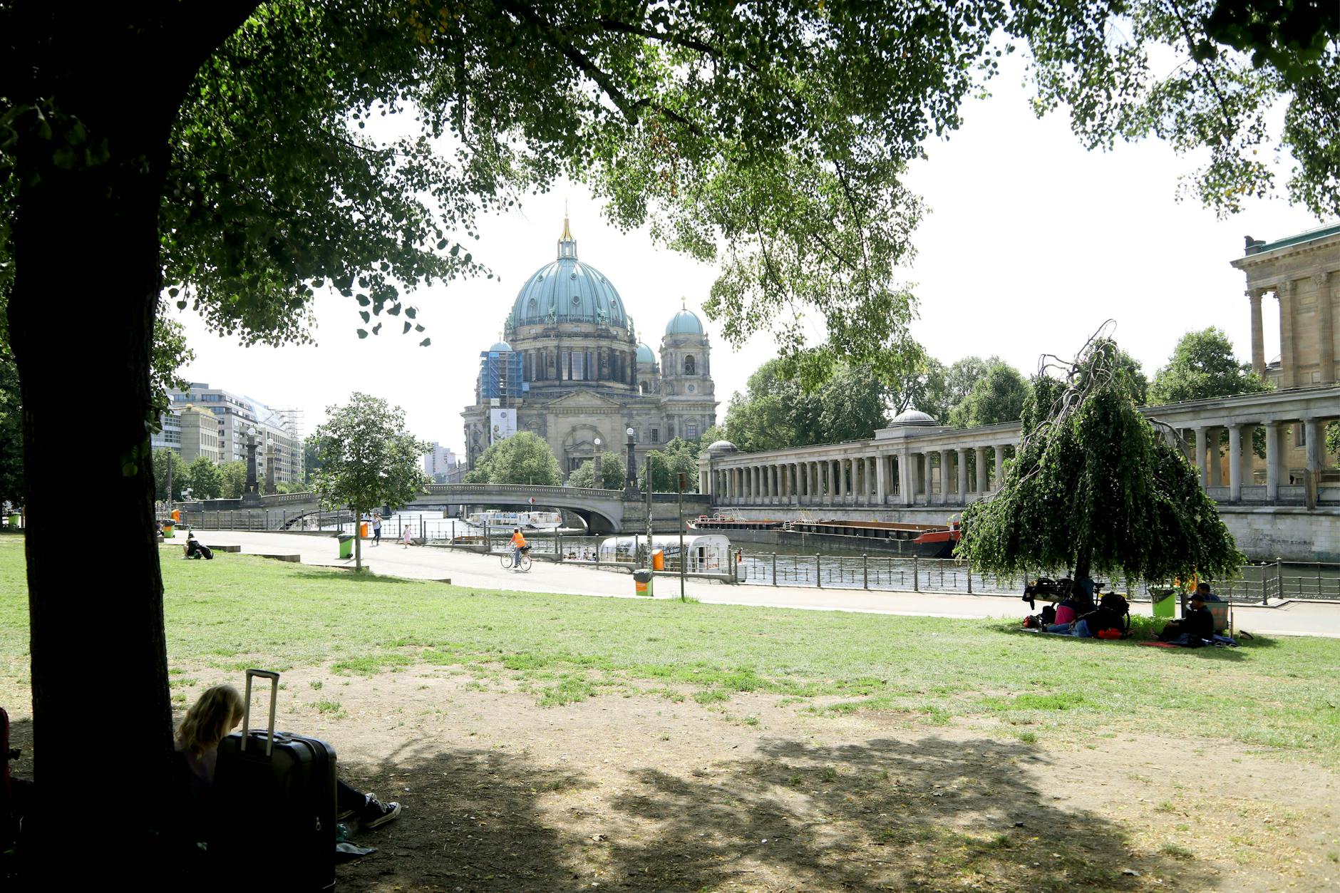 Der James-Simon-Park wird nachts abgeriegelt.