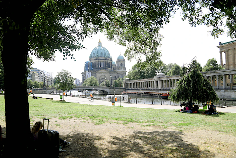 Der James-Simon-Park wird nachts abgeriegelt.