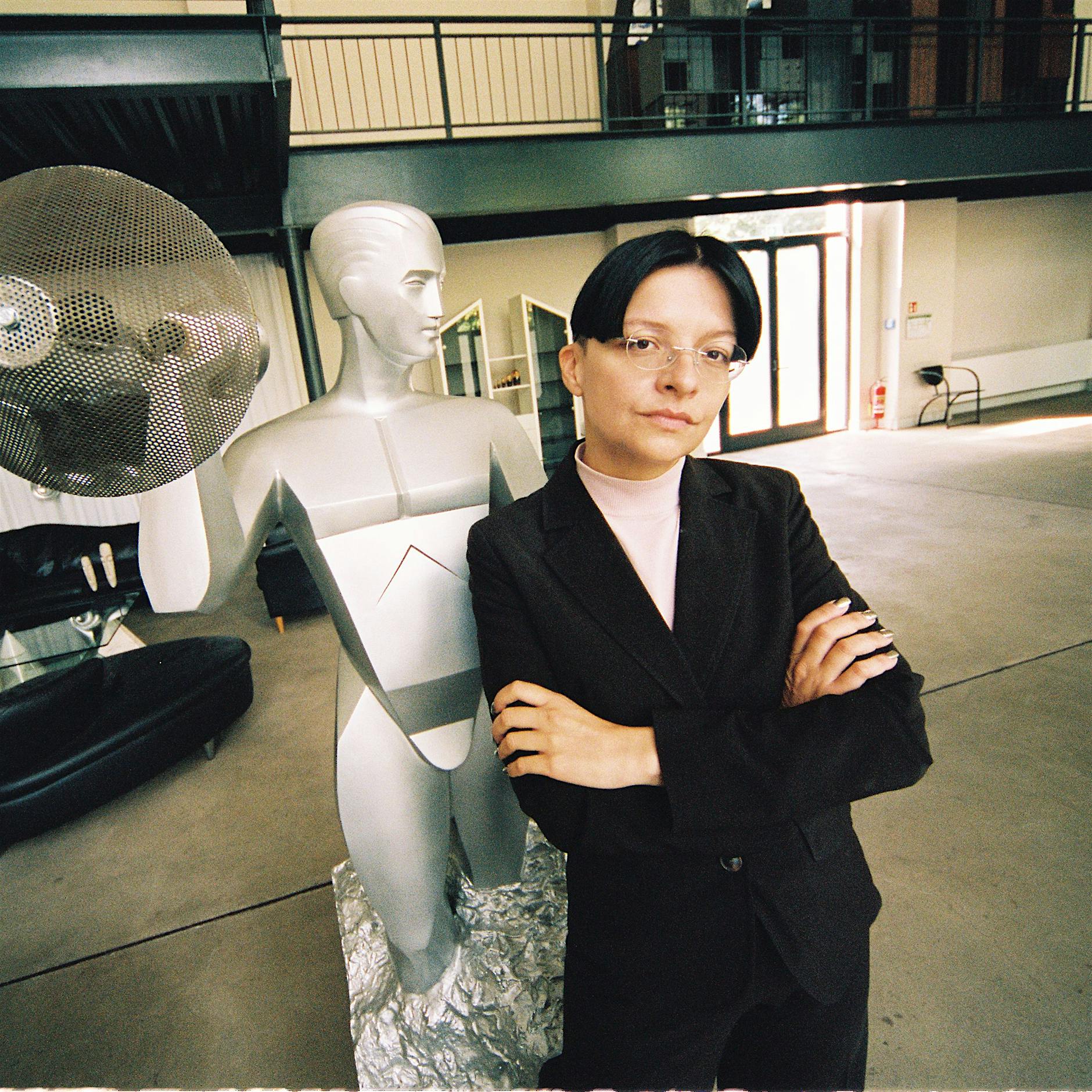 Ist diese Couchecke faschistisch? Henrike Naumann konfrontiert uns mit Interieur