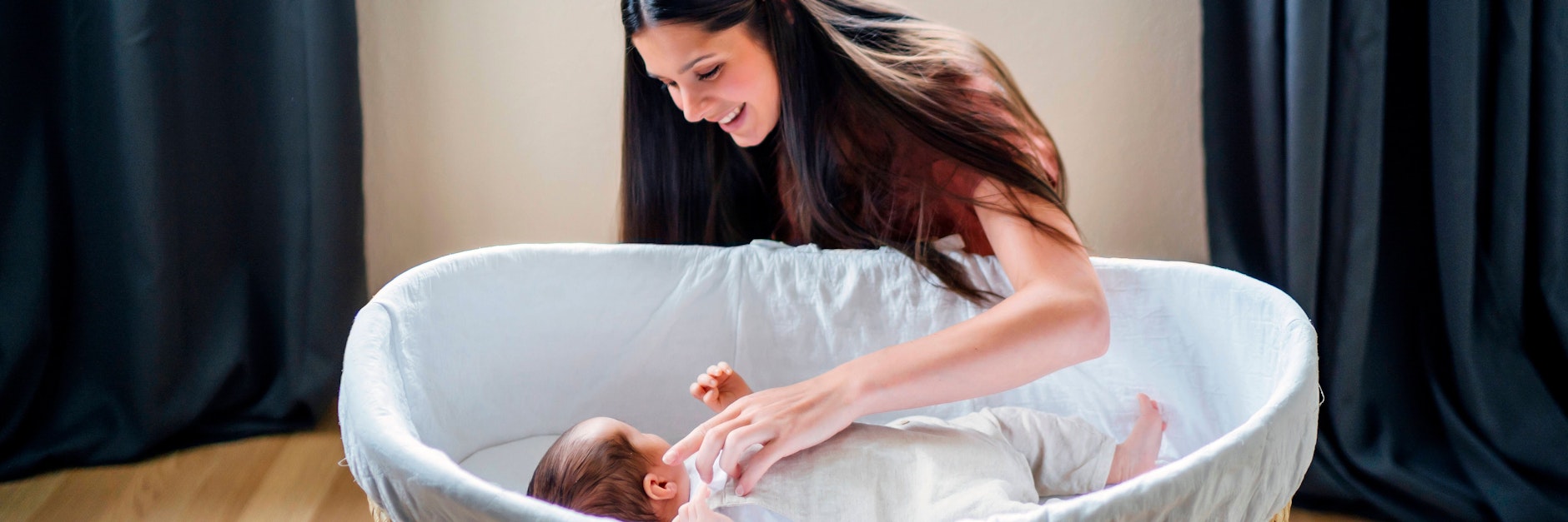 Sich entspannt mit dem Baby beschäftigen, das fiel Eltern im Lockdown-Stress schwerer als vor der Pandemie.&nbsp;