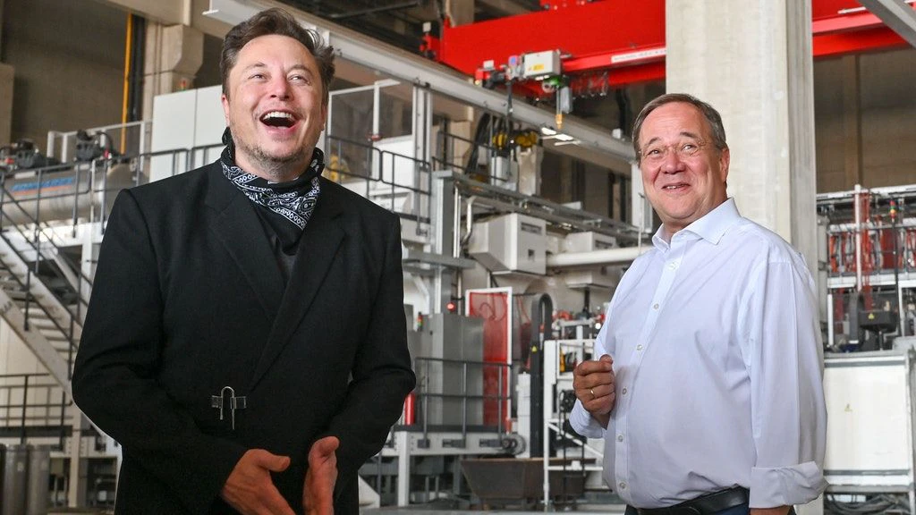 Wahlkampf im Osten: Elon Musk empfängt Armin Laschet