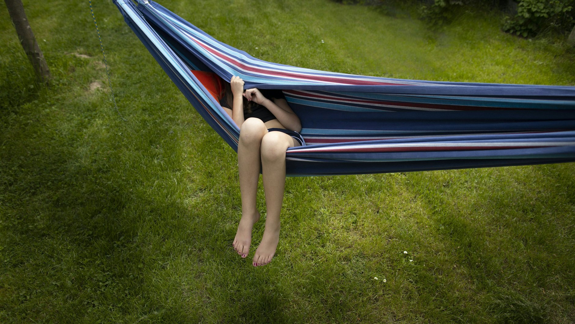 Long Covid ist eine ernstzunehmende Erkrankung&nbsp;– auch bei Kindern und Jugendlichen. Doch möglicherweise tritt sie seltener auf als bislang angenommen. Dies geht aus Aussagen von Wissenschaftlern hervor. (Symbolbild)