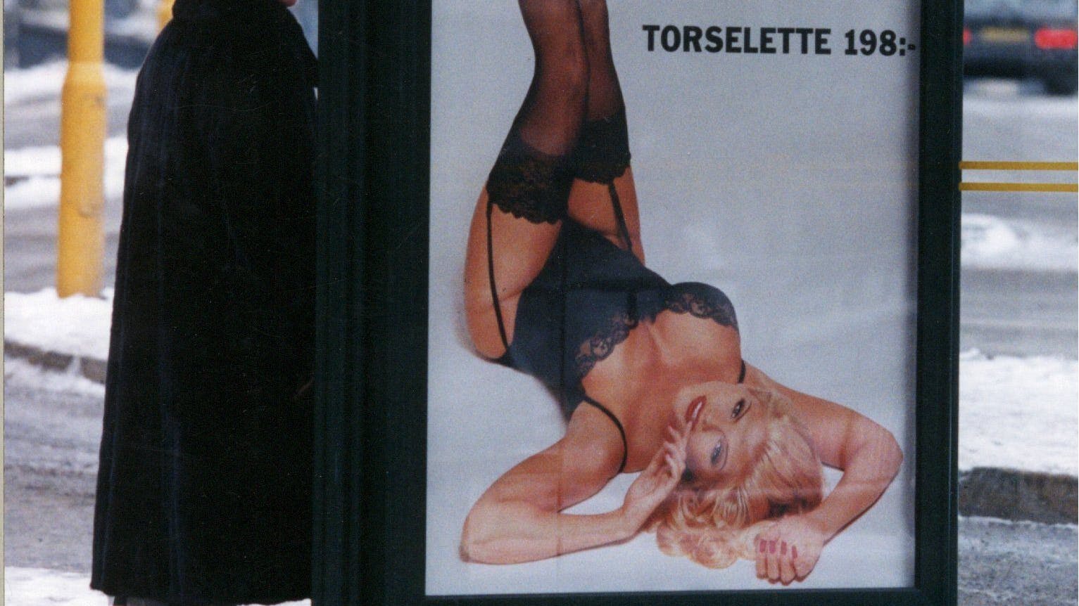 Model Anna Nicole Smith auf einem Werbeplakat der Modekette H&M in Berlin. Wegen dieses Motivs soll es damals in der Hauptstadt sogar Auffahrunfälle gegeben haben. 