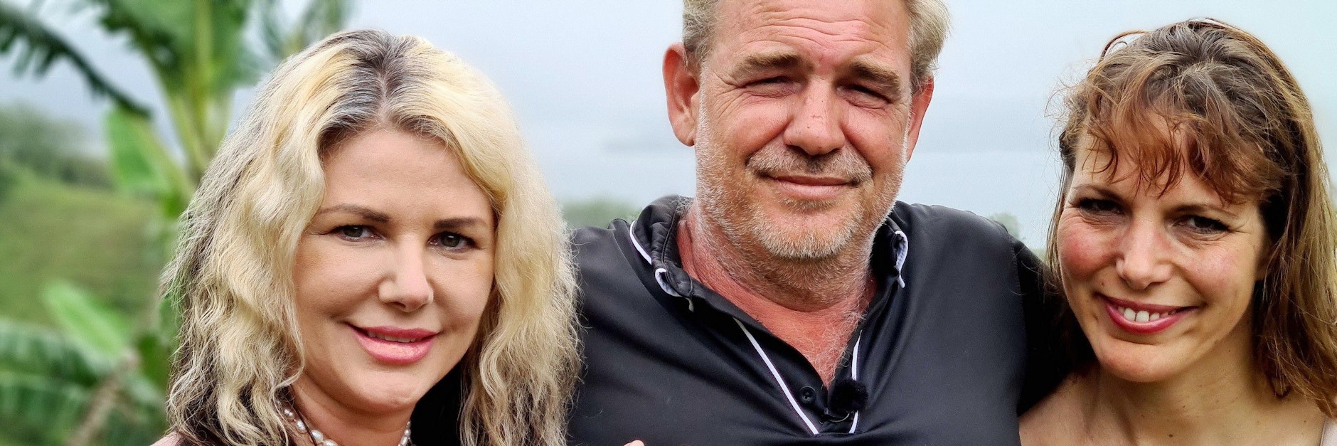 Nico aus Costa Rica will bei „Bauer sucht Frau International“ seine Frau fürs Leben finden. Für Hofdame Tirza (r.) beginnt das Abenteuer aber mit einem Drama.<br>