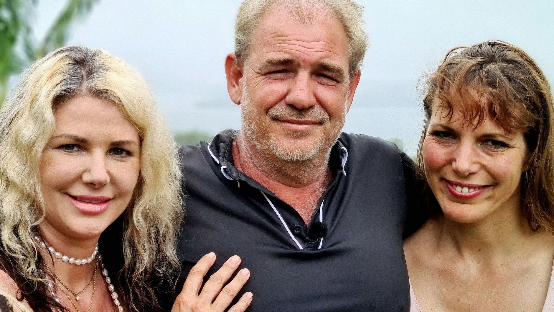 Nico aus Costa Rica will bei „Bauer sucht Frau International“ seine Frau fürs Leben finden. Wird es Hofdame Tirza (r.) oder Karin?