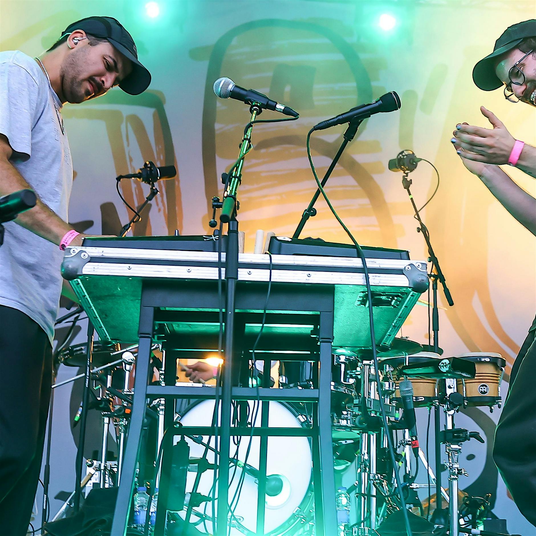 Mit Seifenblasen und Feuerwerk: Die Leoniden sind eine Liveband
