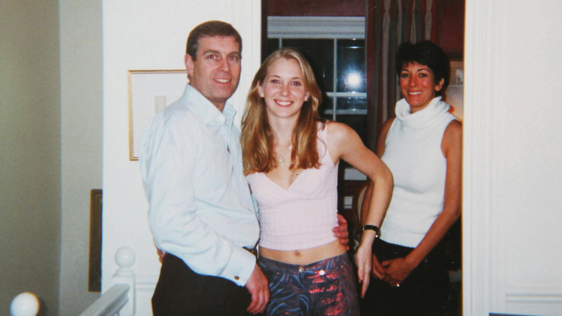 Prinz Andrew, Virginia Giuffre und Ghislaine Maxwell. An dieses und weitere Treffen will sich der Sohn der Queen nicht mehr erinnern.