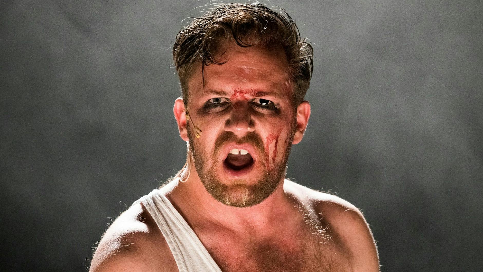 Nico Holonics als Mackie Messer.