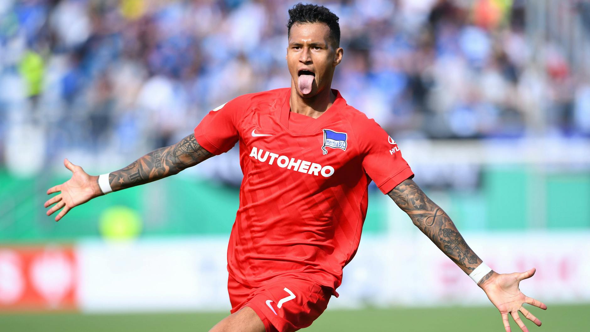 Ätsch! So bejubelte Selke sein Pokaltor. In der Bundesliga muss er noch öfter treffen.