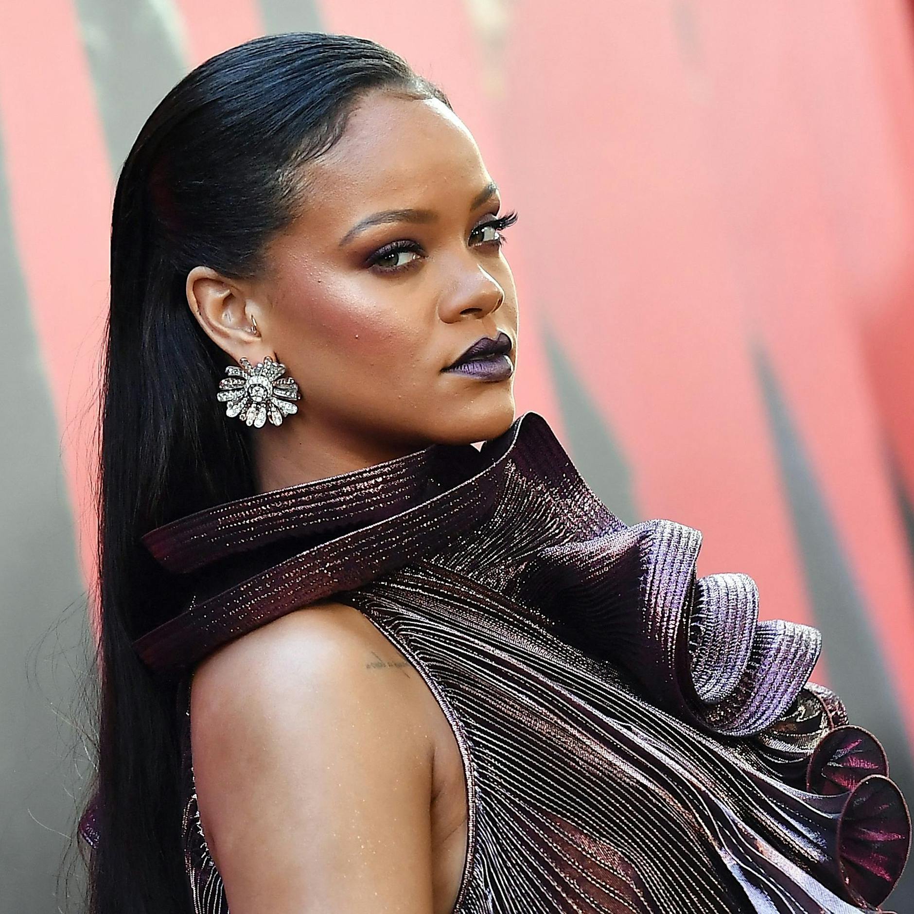 Sängerin droht Enthauptung – jetzt verklagt sie Rihanna auf 10 Millionen Dollar