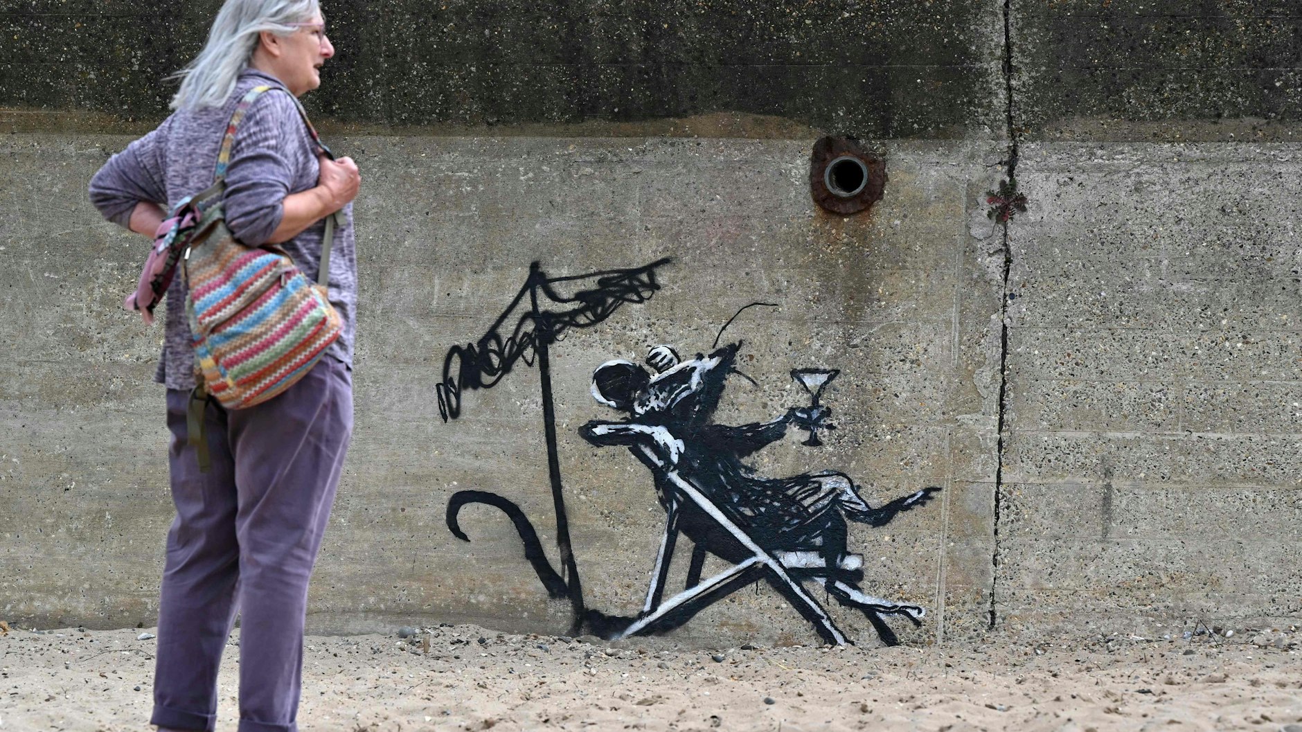 Am Strand von Lowestoft: Banksys. Ratte lässt es sich gut tun.