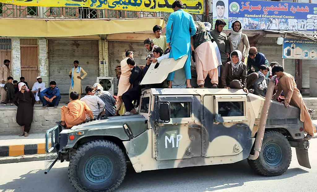 Afghanistan: Taliban erbeuten massenweise modernes Kriegsgerät der USA