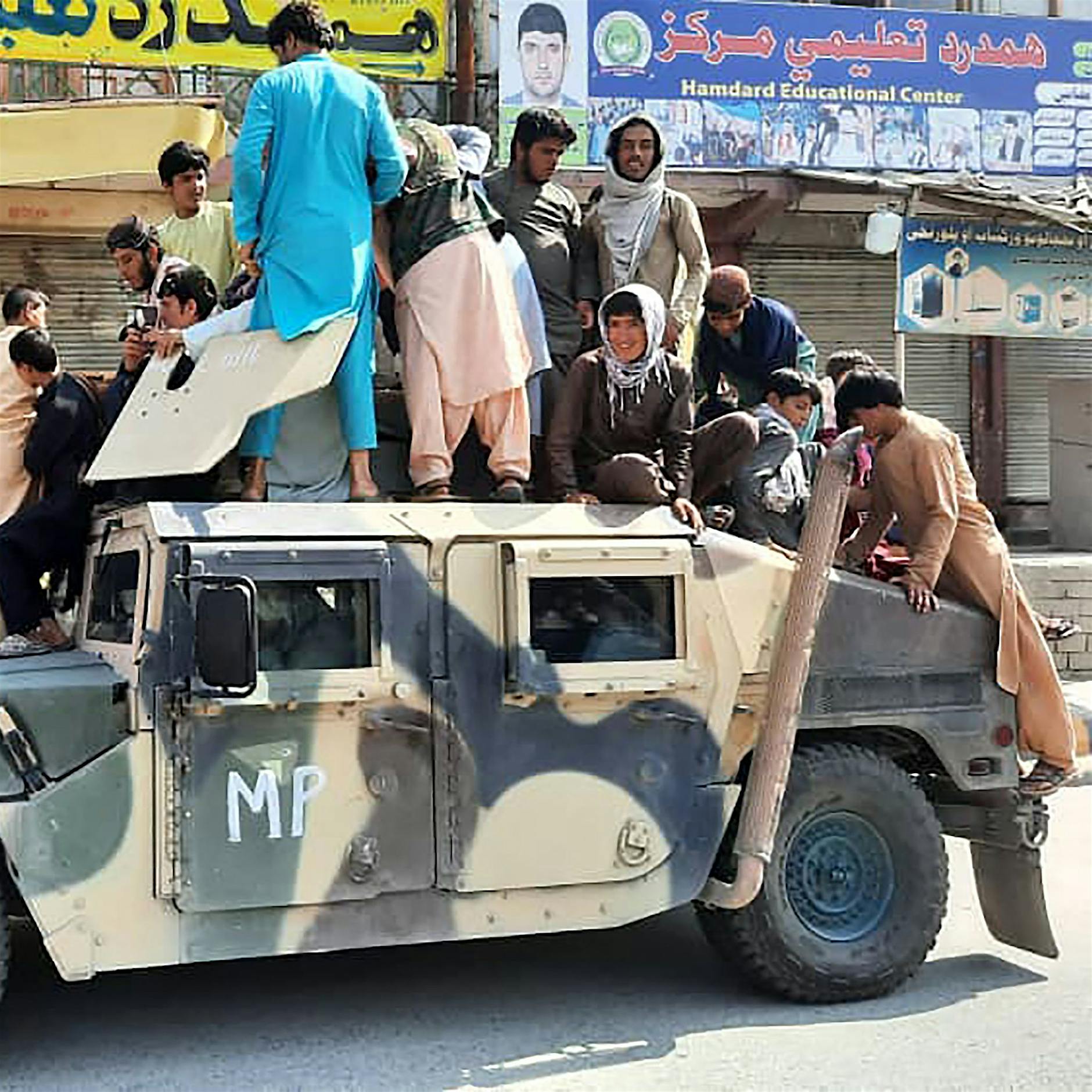 Afghanistan: Taliban erbeuten massenweise modernes Kriegsgerät der USA