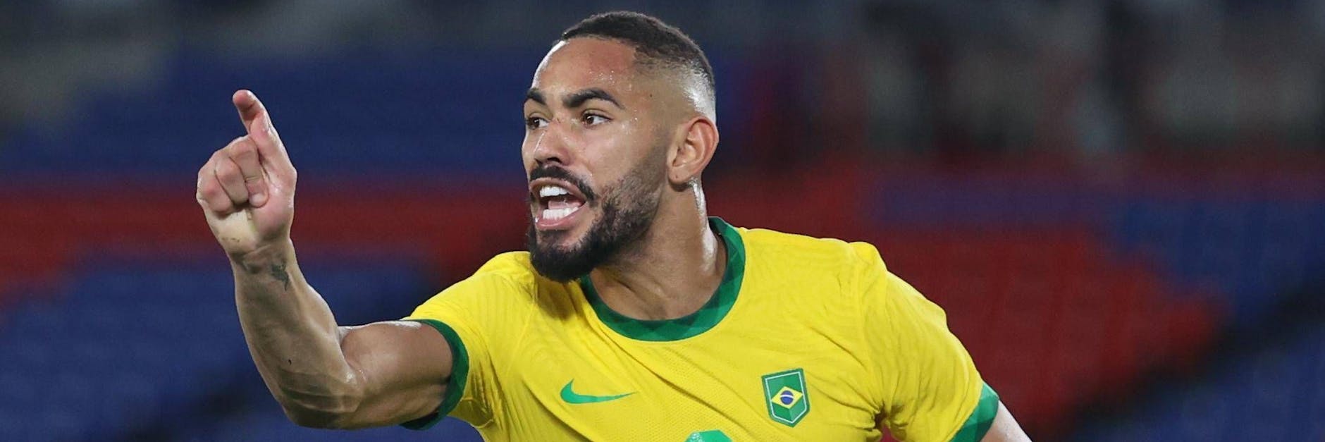 Matheus Cunha jubelt über sein Tor zum Olympia-Gold mit Brasilien.