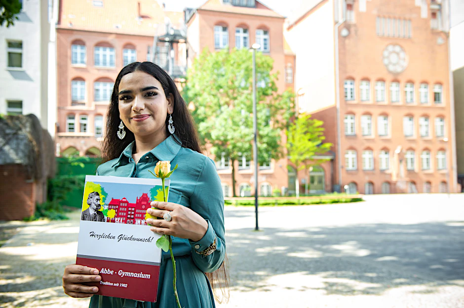 Die Sorge nach dem Abitur. Mobaraka Zaheri aus Afghanistan bestand im Juni ihre Reifeprüfung an einem Gymnasium in Berlin.