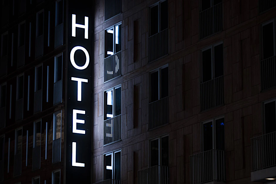 „3G“ würde für die Hotellerie sogar eine Verschärfung bedeuten, sagt Dehoga-Hauptgeschäftsführer Thomas Lengfelder. Denn dann müssten von Samstag an auch anreisende Hotelgäste diese Vorschrift einhalten (Symbolbild).