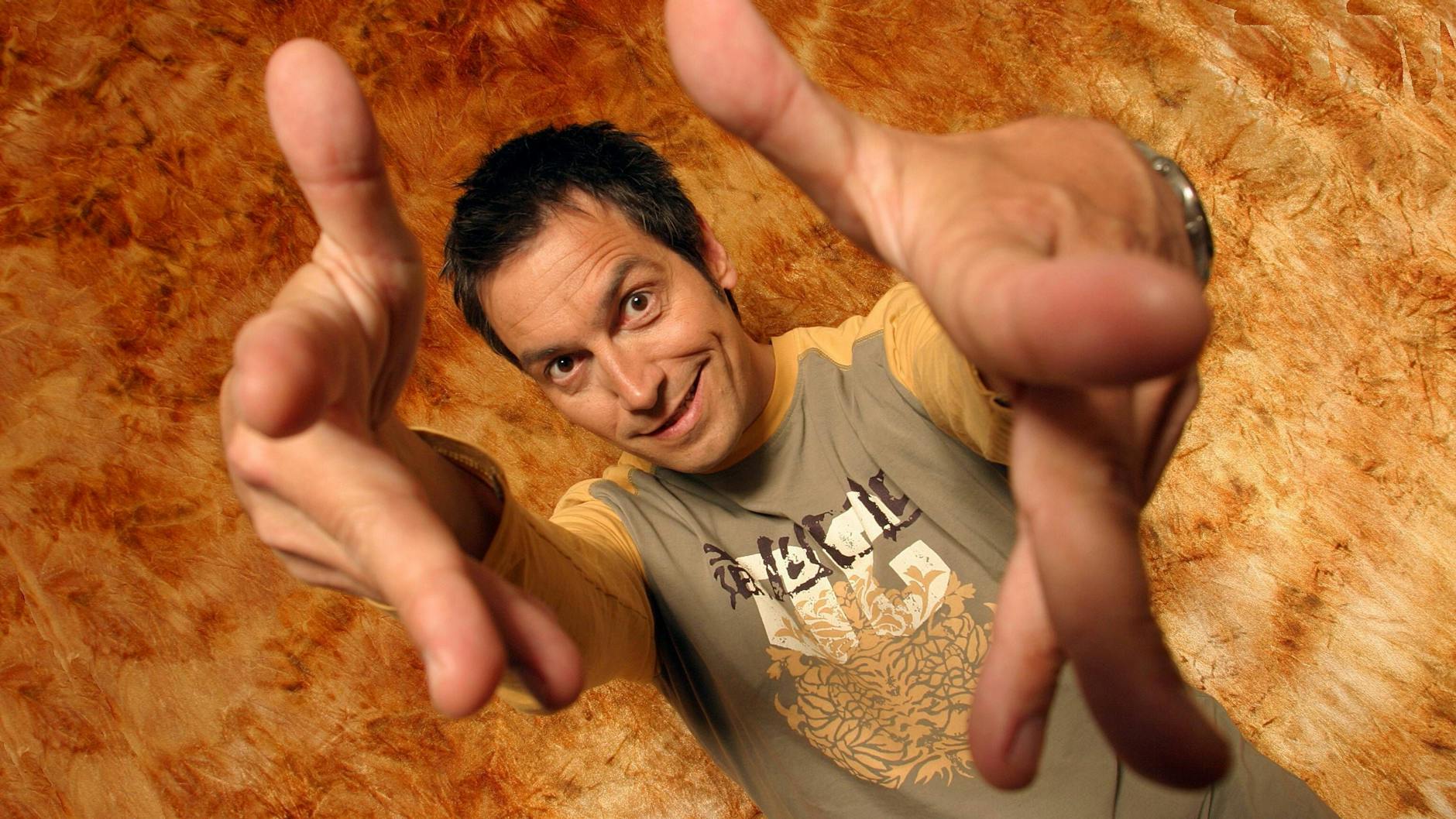 Kabarettist Dieter Nuhr zeigt sich für die Aussagekraft von Statistiken empfänglich und hat sich für das Impfen entschieden. 