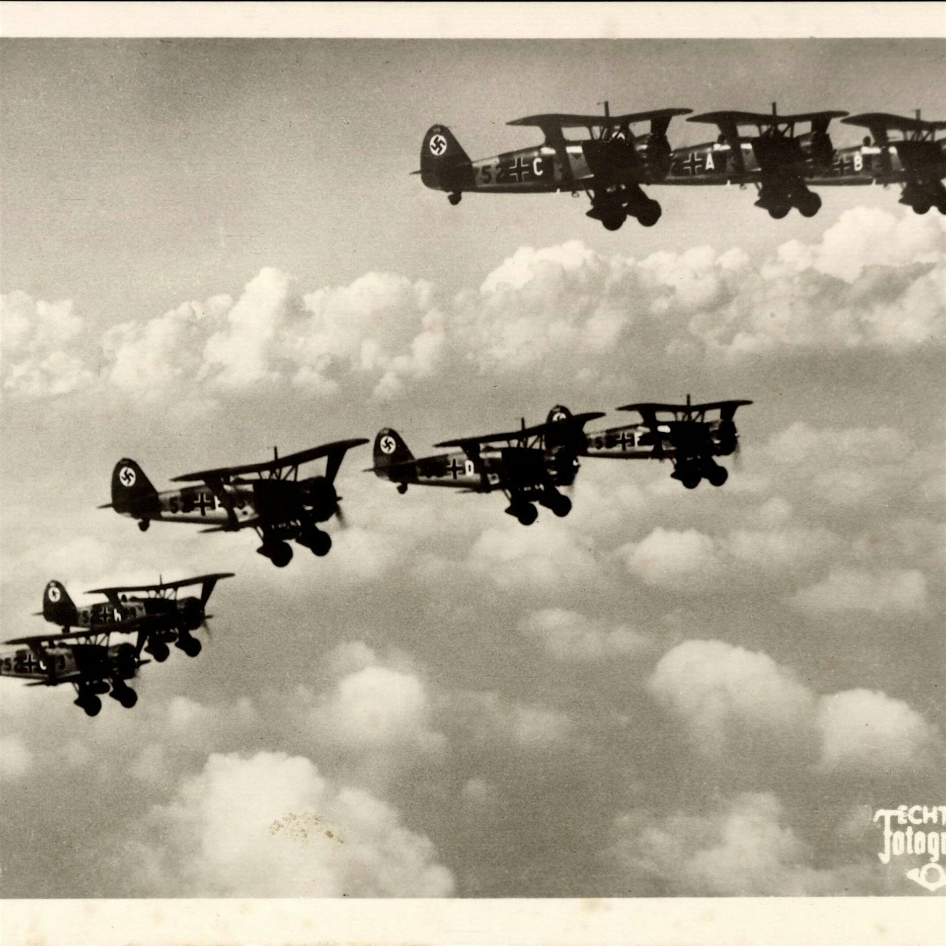 Tod und Vernichtung: Die dunkle Geschichte des Flughafens Schönefeld