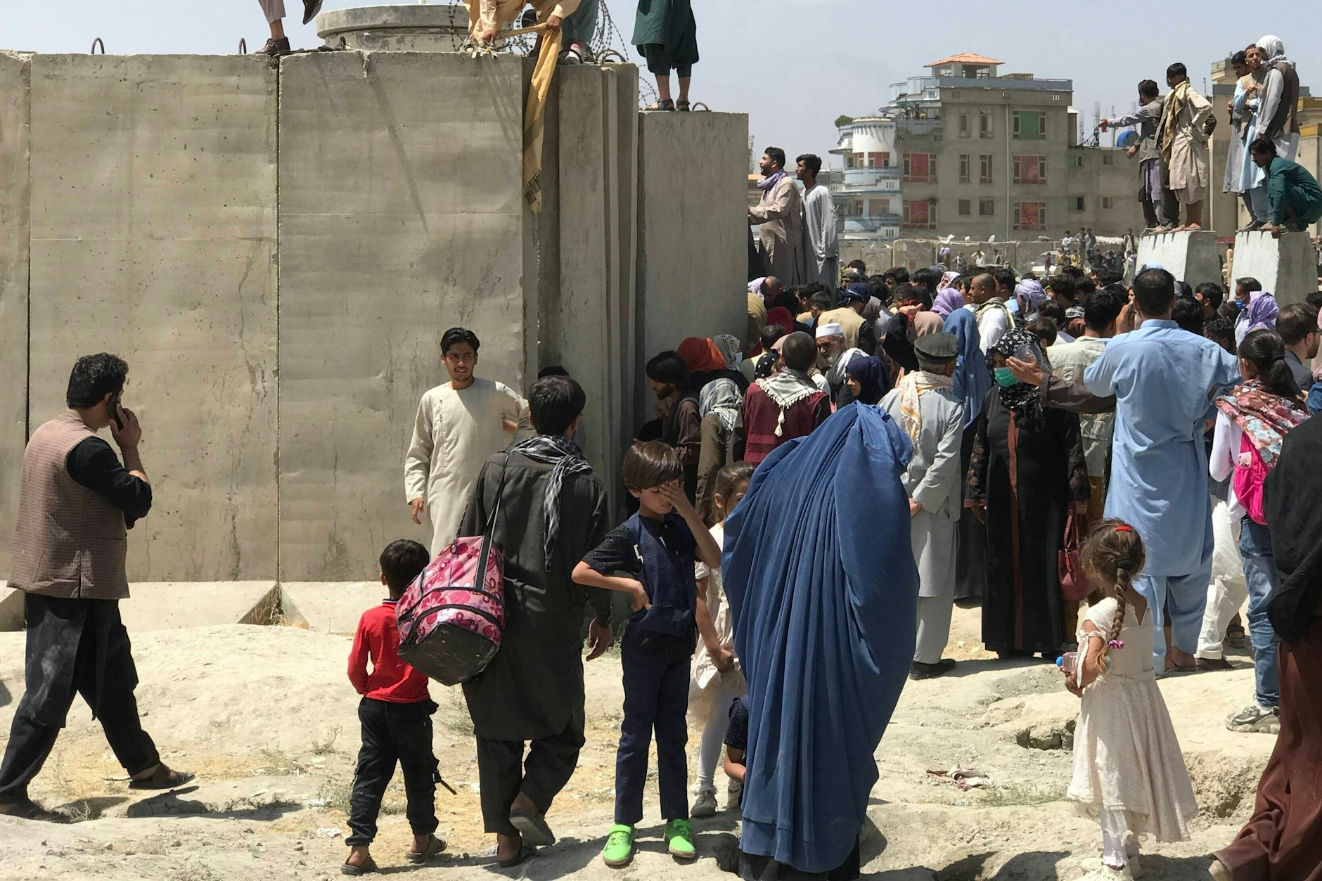 Chaos am Flughafen in Kabul. Erst am Abend konnte die erste Transportmaschine der Bundeswehr landen, zur Rettungsmission aus Deutschland kam.