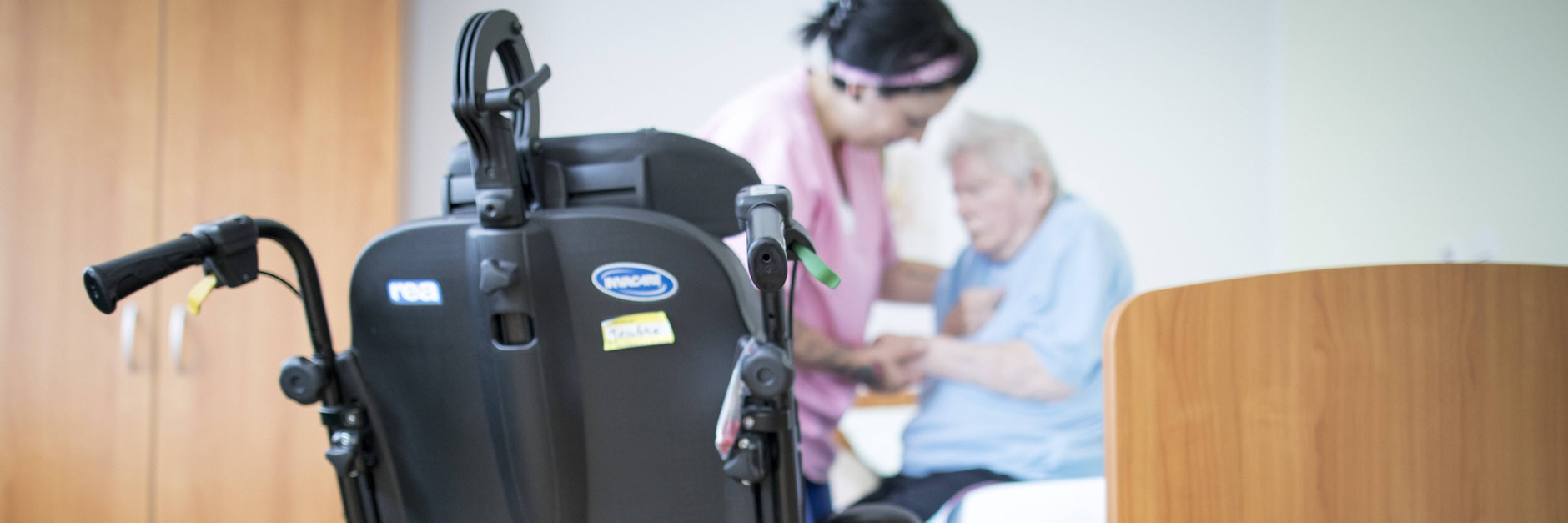 Altenpflege ist teuer, und immer mehr Menschen&nbsp; sind auf sie angewiesen. Zuletzt 4,3 Millionen.