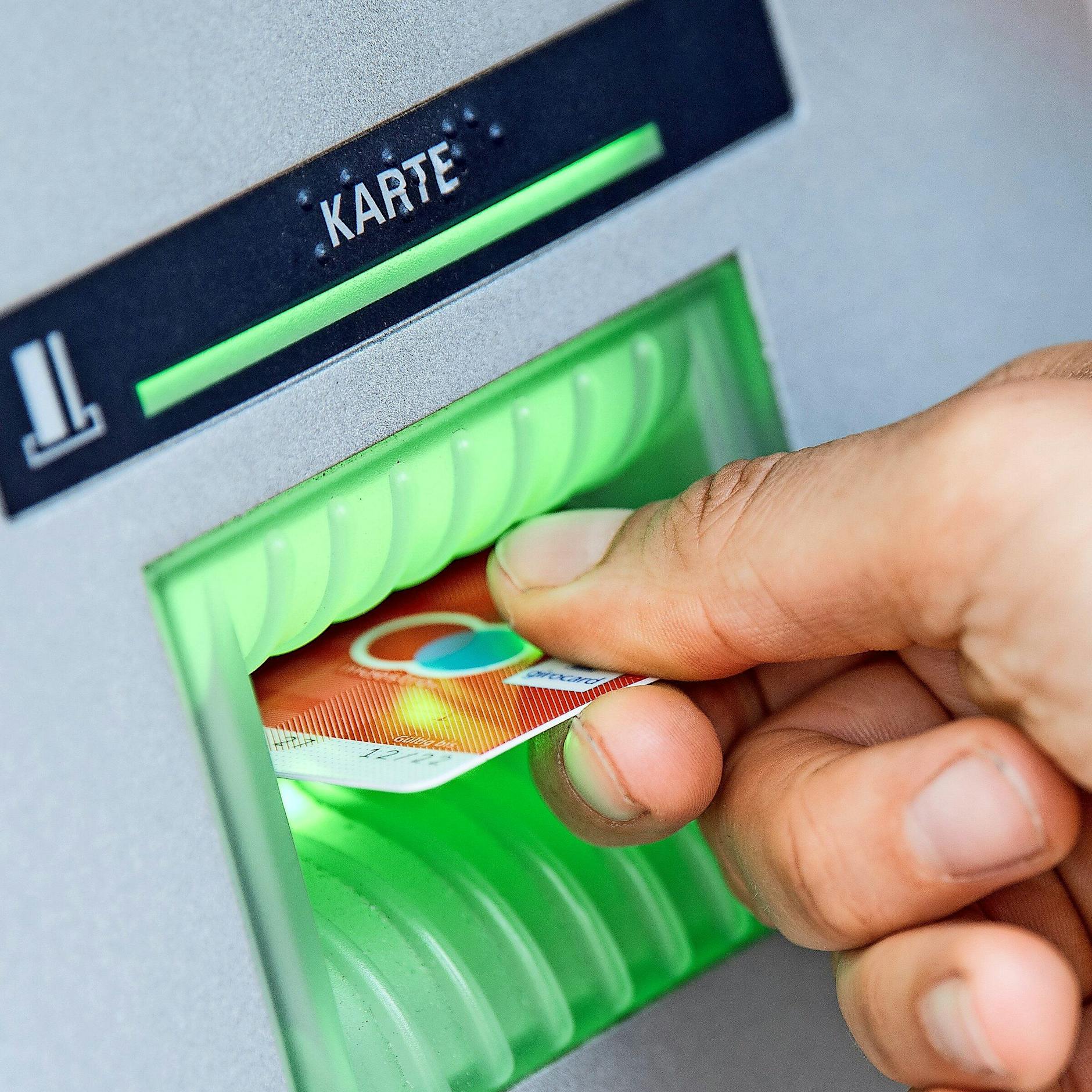 Kostenloses Giro-Konto? Von wegen! So tricksen die Banken ihre Kunden aus