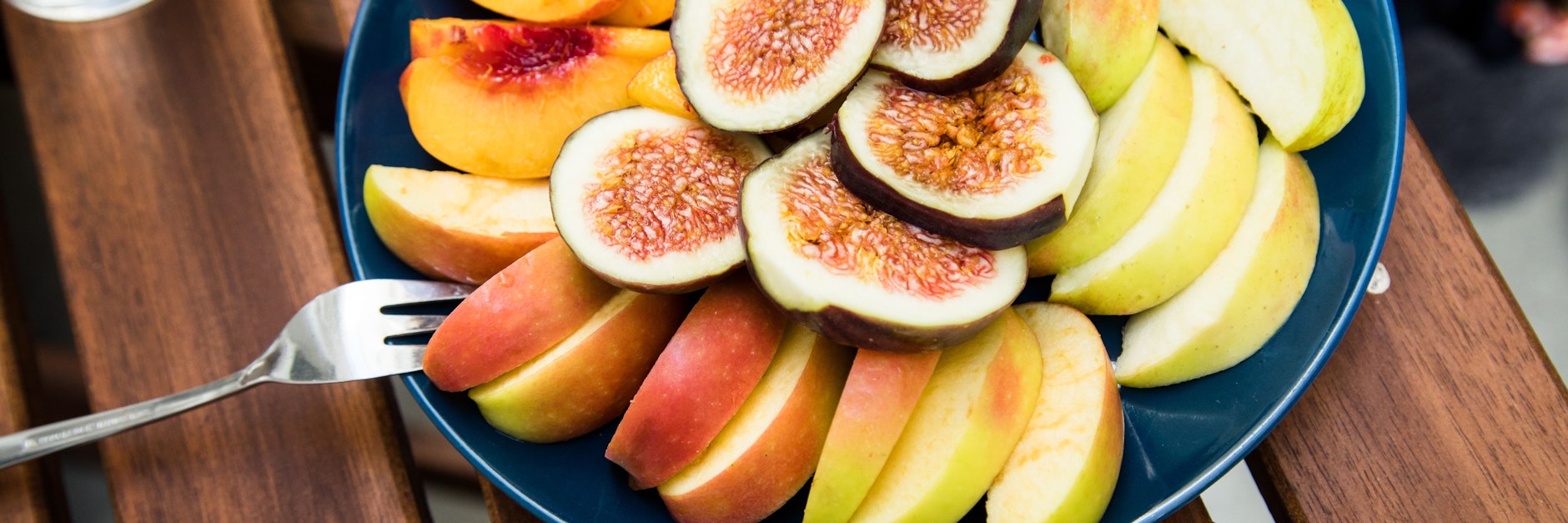 Auch wenn so ein schmackhaft angerichteter Obstteller reizt - dem Bauch zuliebe isst man lieber nicht alles auf einmal.