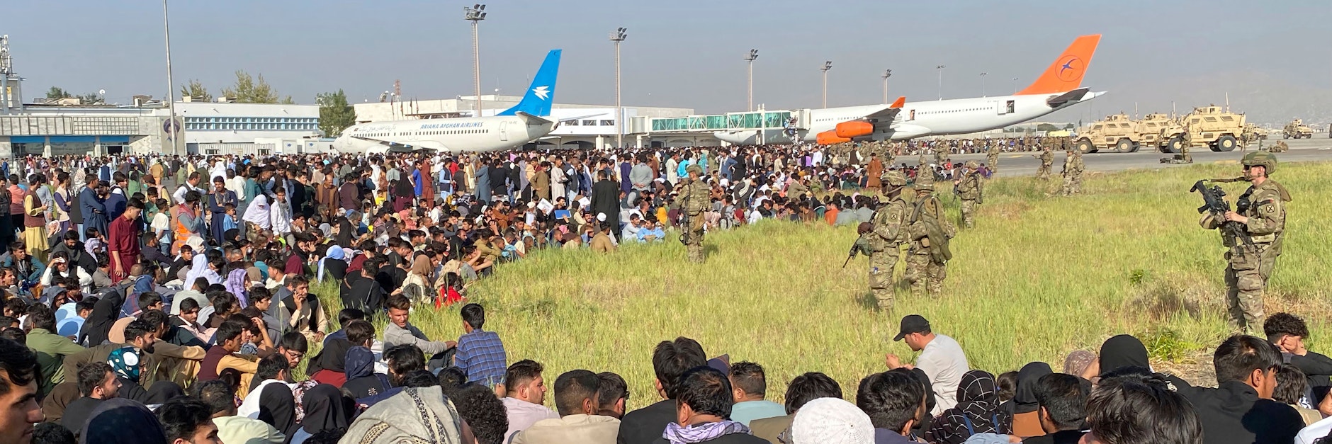 In Kabul war es am Montag zu Chaos am Flughafen gekommen. Afghanen, die vor den Taliban fliehen wollten, rannten auf das Flugfeld.&nbsp;