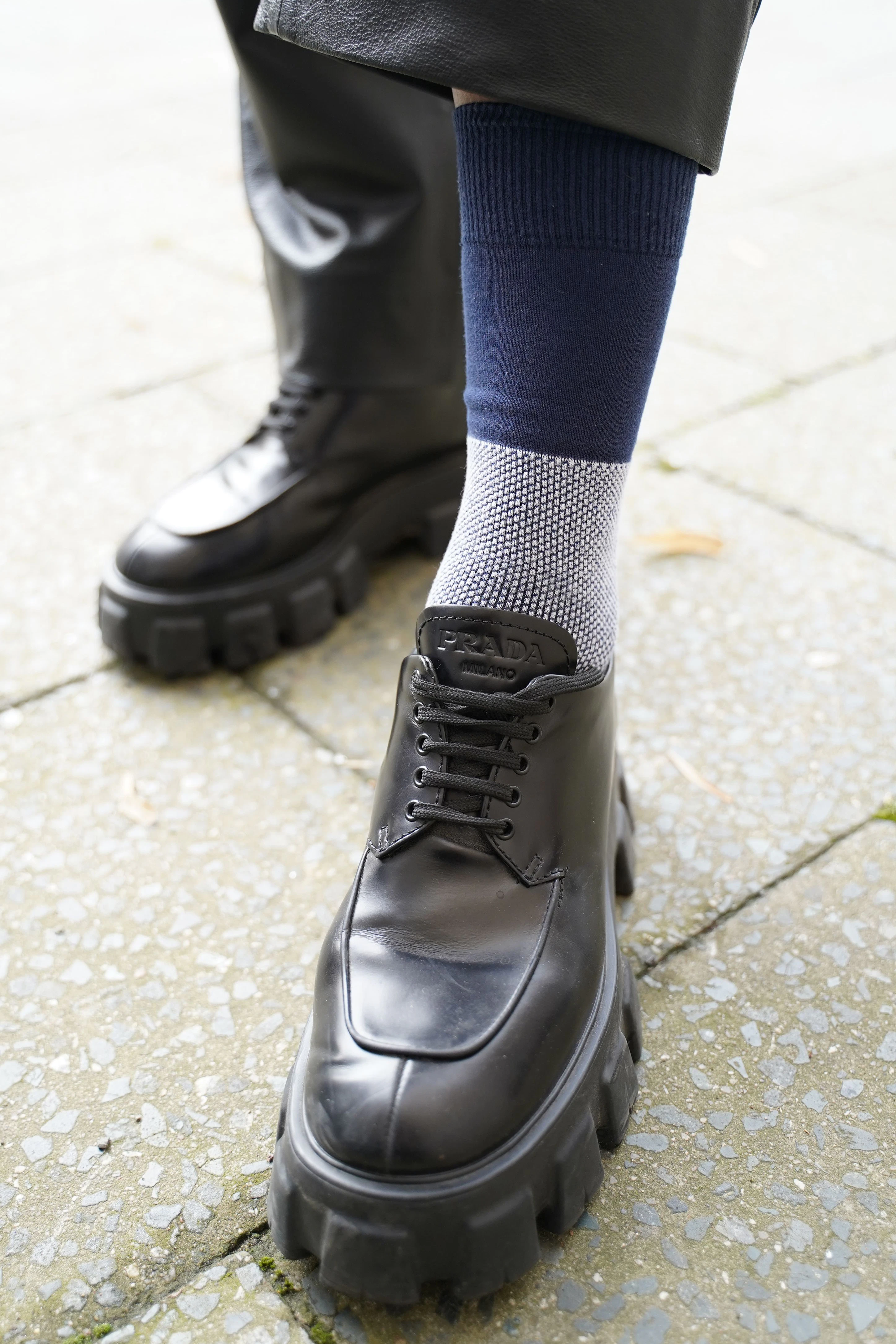 Auch die&nbsp;<em>chunky</em> Schuhe von Prada sind ein Geschenk.