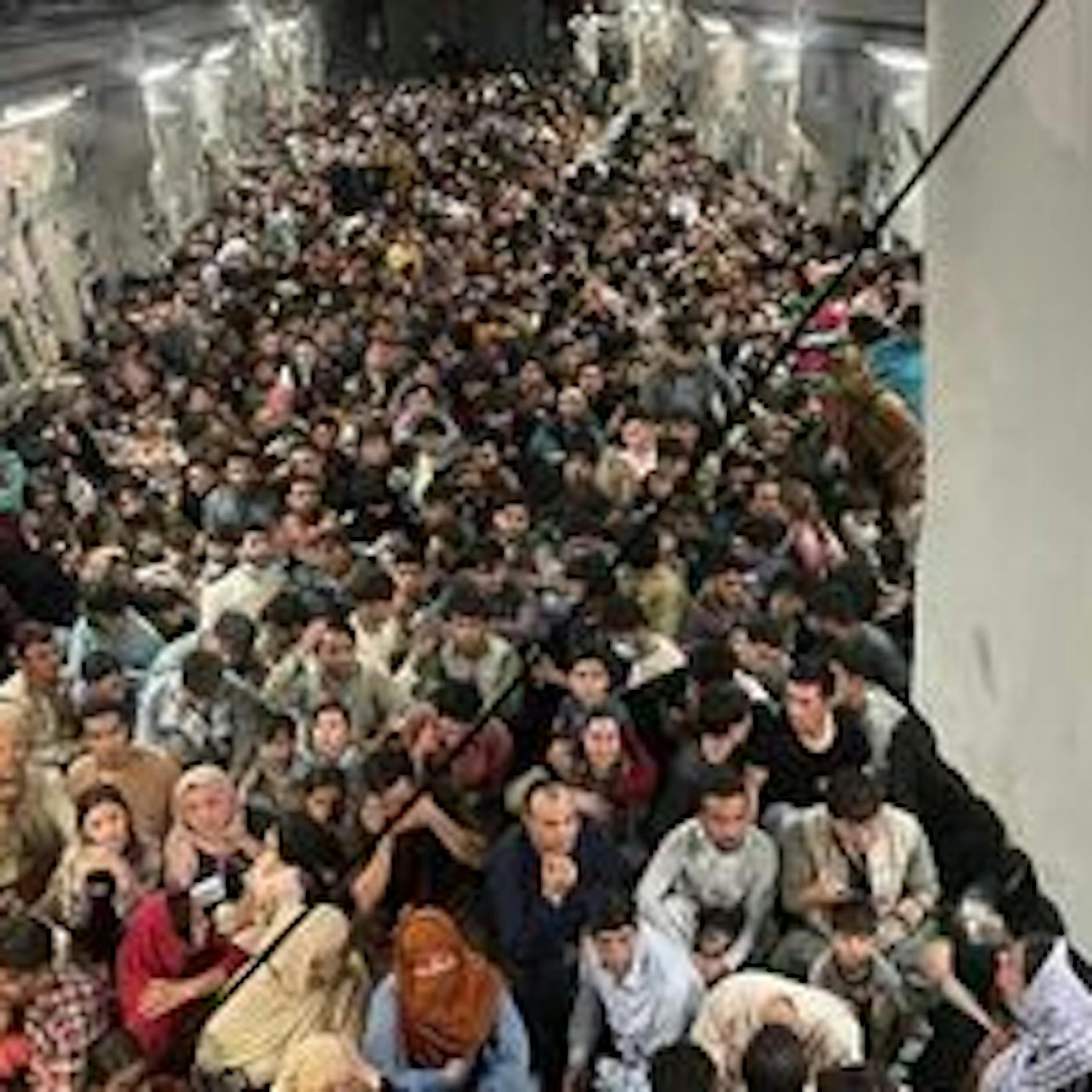 Wie kann das sein? US-Luftwaffe rettet 640 Afghanen in einem übervollen Flugzeug – die Bundeswehr nimmt nur eine Handvoll mit