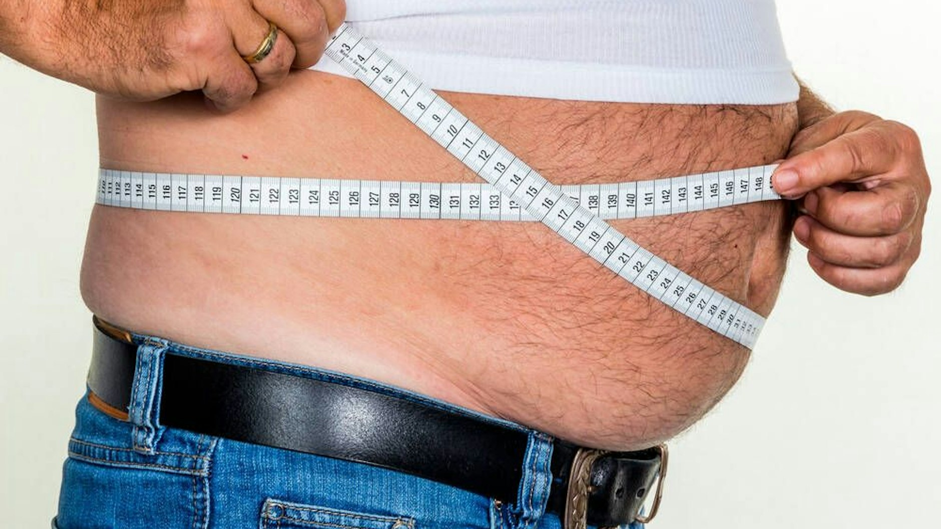 Bauchfett ist gefährlicher als Hüftgold, da sind sich Wissenschaftler mittlerweile sicher.