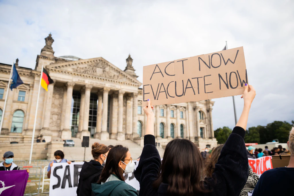 Demo in Berlin: Tausende fordern schnelle Luftbrücke aus Afghanistan