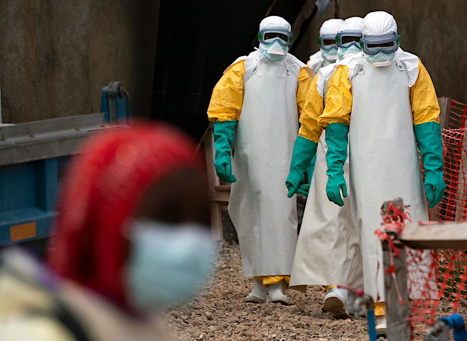 Der westafrikanische Staat Elfenbeinküste hat eine Impfkampagne gegen das lebensgefährliche Ebola-Virus gestartet. Guinea lieferte dem Staat 5000 Impfdosen.