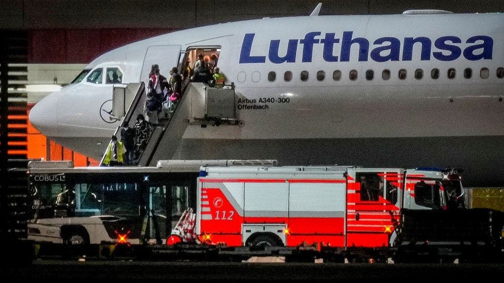 In Frankfurt ist in der Nacht zu Mittwoch eine Lufthansa-Maschine aus dem usbekischen Taschkent gelandet. An Bord waren aus Afghanistan evakuierte Menschen.