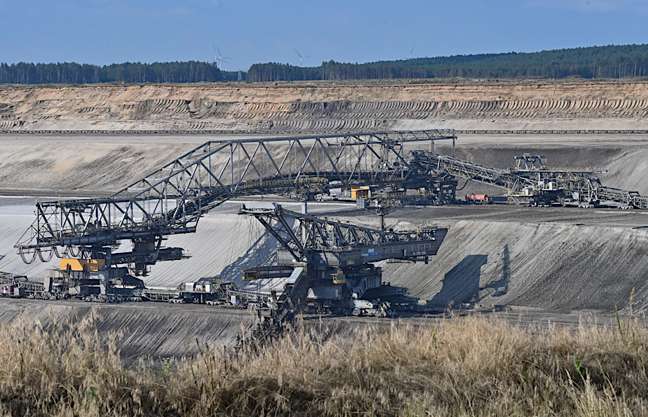 Braunkohle wird im Tagebau Jänschwalde der Lausitz Energie Bergbau AG gefördert. Der Kohleausstieg ist für 2038 beschlossen.
