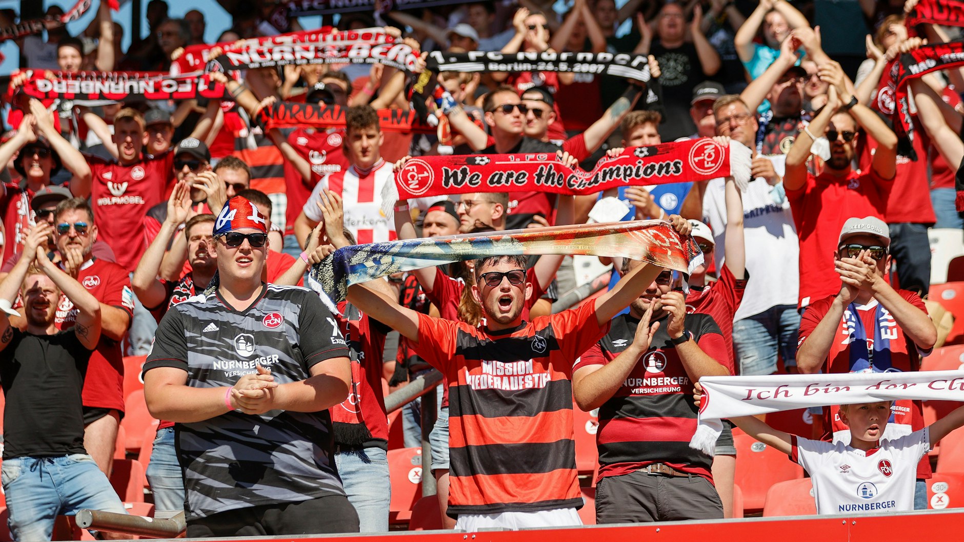 Fans des FC Nürnberg: 556 Anhänger des Clubs sind in der geheimen Datenbank des LKA Bayern verzeichnet.&nbsp;