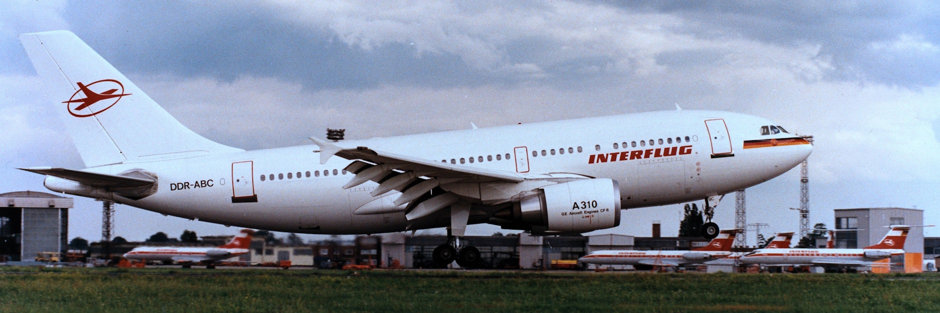 Vor 32 Jahren startete in Schönefeld erstmals der  A310 der Interflug mit der Kennung DDR-ABC und schrieb deutsch-deutsche Geschichte: Der Airbus war einer der drei einzigen West-Flugzeuge, die die DDR bekam.