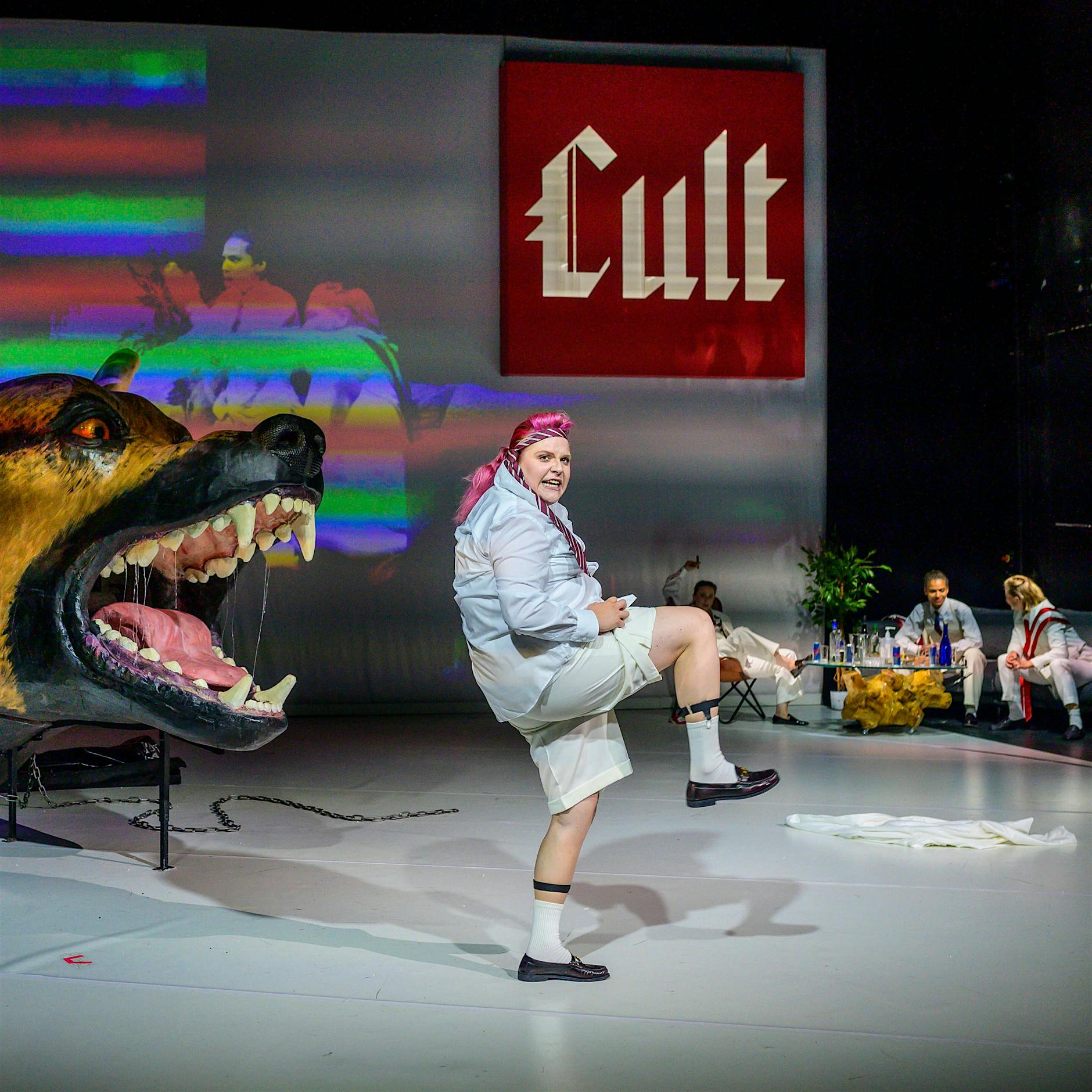 Großer Sport: Elfriede Jelineks „Schwarzwasser“ im Berliner Ensemble